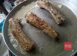 Illustration of how to make black pepper pork ribs and cured clay pot rice 8