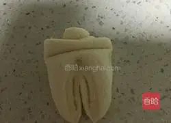 Illustration of how to make pig knuckle (for wealth) flower rolls 11