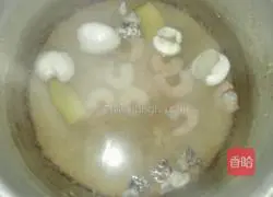 Illustration of how to make tomato seafood porridge 2