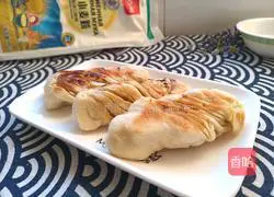 Illustration of how to bake onion-flavored flower rolls 18