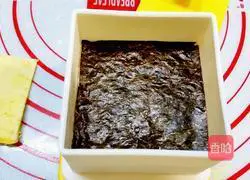 Illustration of how to make triangular rice balls 11