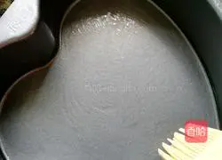 Illustration of how to make cornmeal and sesame hair cake 4