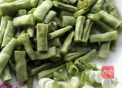 Illustration of how to make braised beans and noodles 3