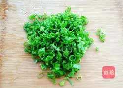 Illustration of how to make scallion rolls 8