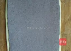 Illustration of how to make two-color flower rolls 4