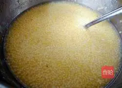 Illustration of how to make wolfberry millet porridge 6