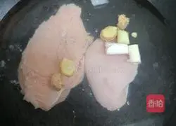 Illustration of how to make cold noodles with shredded chicken 1