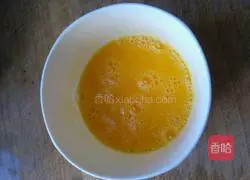 Zucchini Illustration of how to make black fungus and egg pot stickers 3