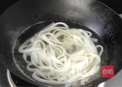 Illustration of home-style beef rice noodles 5
