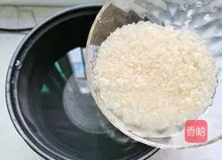 Preserved eggs and lean meat Illustration of how to make porridge 3