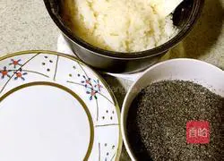 Illustration of how to make black sesame rice balls 4