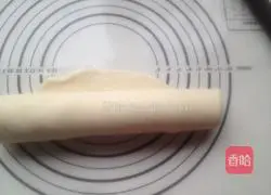 Illustration of how to make white fat hair with small flower curls 6