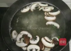 Illustration of Li's Homemade Spicy Rice Noodles 10