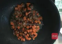 Illustration of how to make stewed rice with potatoes, carrots and bacon 13