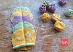 Illustration of how to make colorful rose rolls 9