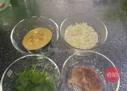 Illustration of how to make vegetable and pumpkin lean meat porridge 1