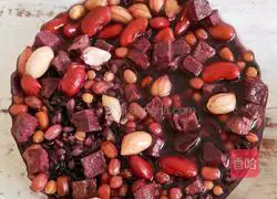 Purple Sweet Potato Black Illustration of how to make rice lotus seed porridge 2