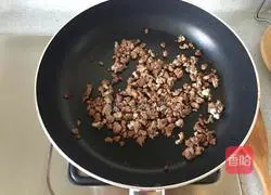 Classic Italian Bolognese Recipe Illustration 7