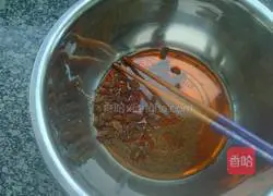 Illustration of how to make raisin brown sugar cake 1