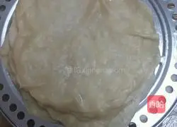 Illustration of how to make homemade spring roll wrappers 8