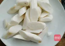 Illustration of how to make lychee, red dates, yam and wolfberry porridge 10