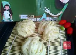 Illustration of home-style scallion rolls 13