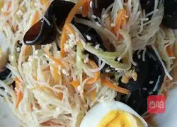 Illustration of how to make fried three-strand rice noodles 5