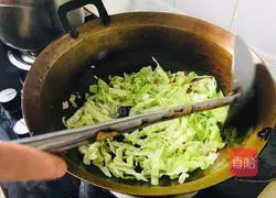 Illustration of how to fry millet noodles 4