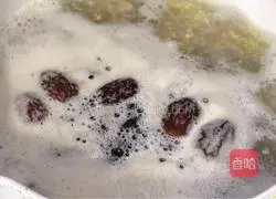 Illustration of how to make mulberry and millet porridge 4