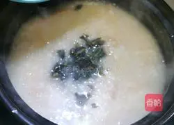 Illustration of how to make preserved egg and lean meat porridge 13