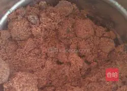 Illustration of how to make brown sugar raisin cake 3