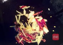 Illustration of how to make braised noodles with mushrooms and beans 5