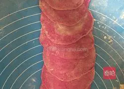 Illustration of how to make rose rolls 4