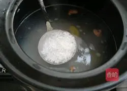 Illustration of how to make oyster and squid porridge 8