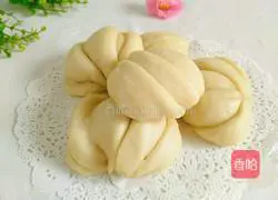 Illustration of how to make peanut butter flower rolls 15