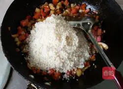 Illustration of how to make braised rice with ham and mixed vegetables 5