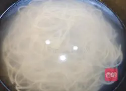 Illustration of how to make rice noodles with ginger sauce 3