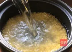 Recipe for cabbage, frozen tofu and preserved egg porridge Illustration 2