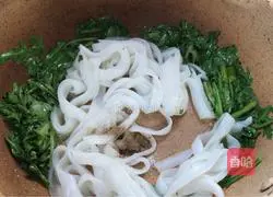 Illustration of how to make rice noodles with eggs 5