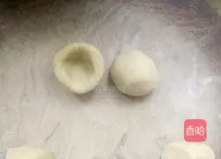 Illustration of how to make golden steamed buns 7