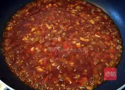 Illustration of how to make rice noodles with meat sauce 3