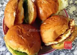 Illustration of how to make small burgers 9