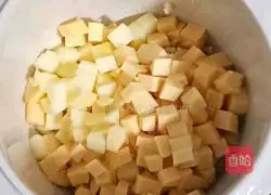 Sweet Illustration of how to make walnut porridge (baby food supplement) 6