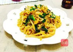 Illustration of how to make fried Shanshui rice noodles with fresh vegetables 7
