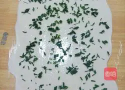 Illustration of how to make scallion rolls 4