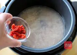Illustration of how to make double-meter red date porridge 4