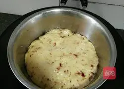 Illustration of how to make red date and egg cake 4