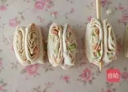 Illustration of making sausage rolls 8