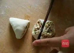 Illustration of how to make beef and chive rolls 8