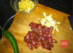 How to make sausage claypot rice Illustration 2